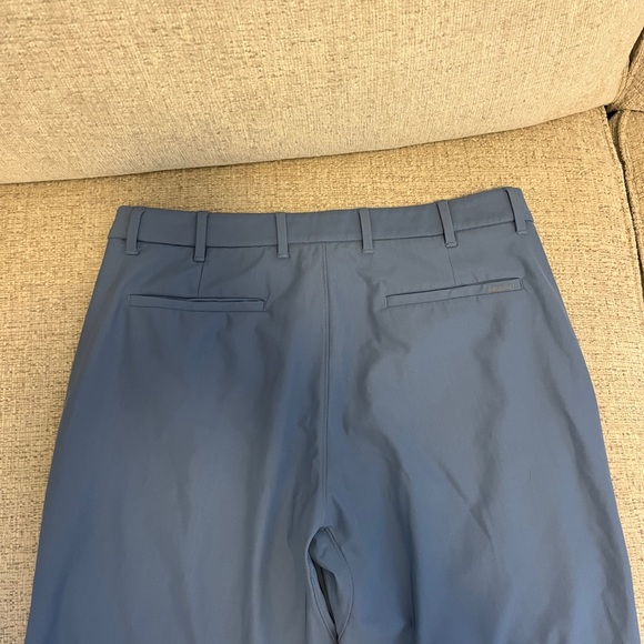 Johnnie-O Men's Blue Performance Shorts - Picture 3 of 3